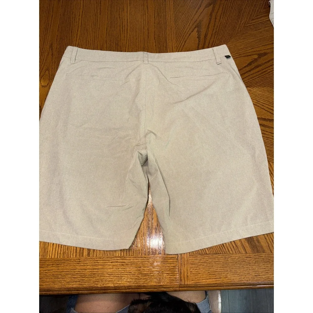 7 Diamonds Momentum Performance Shorts Men's Size 38 Beige Chino Golf